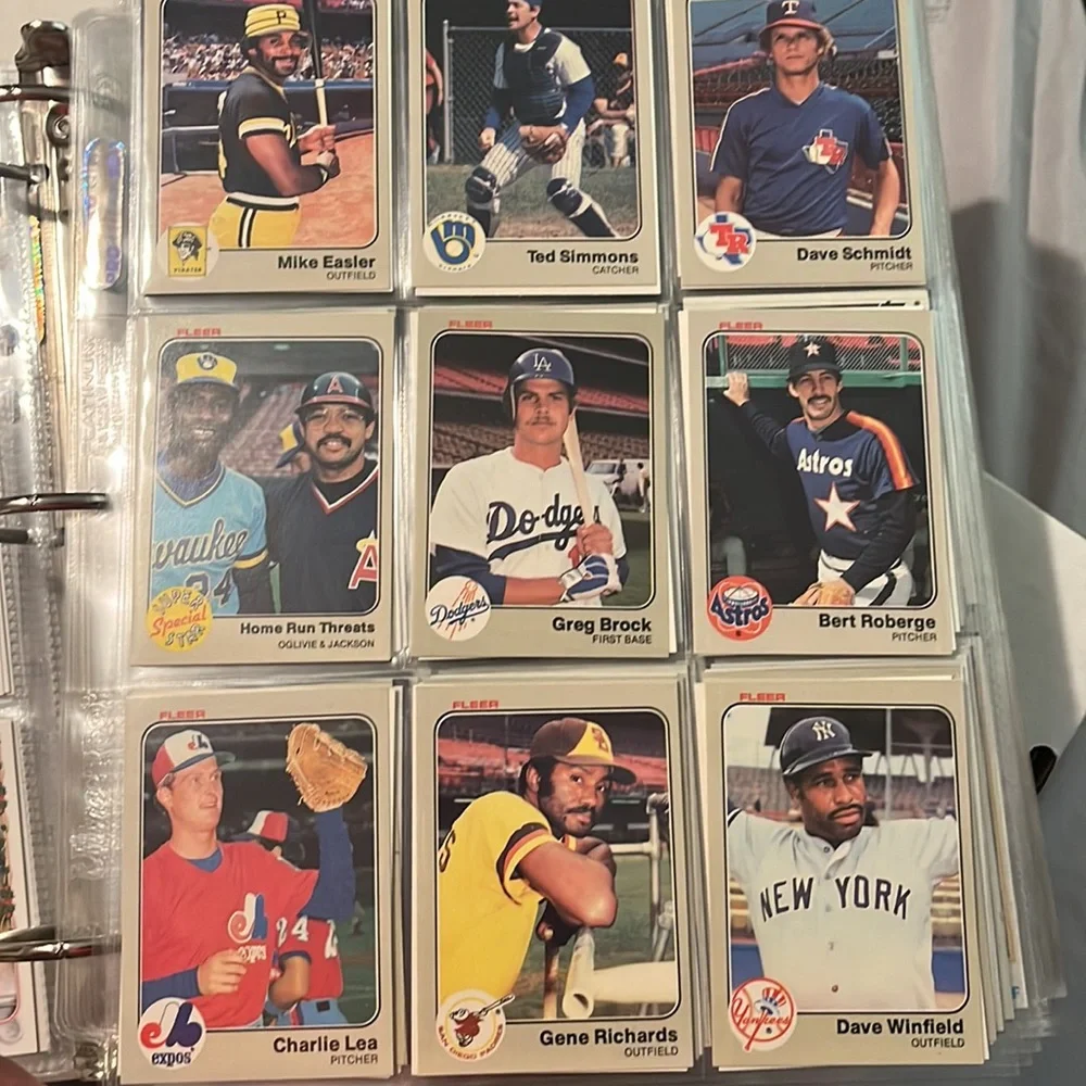 Binder with approx 40 card pages filled front in back at 18 cards per page - Picture 6 of 16